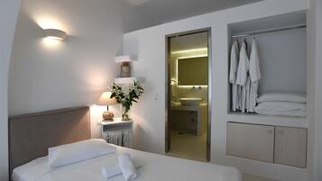 Chambre Triple Standard | Literie de qualité supérieure, couette en duvet d'oie, surmatelas