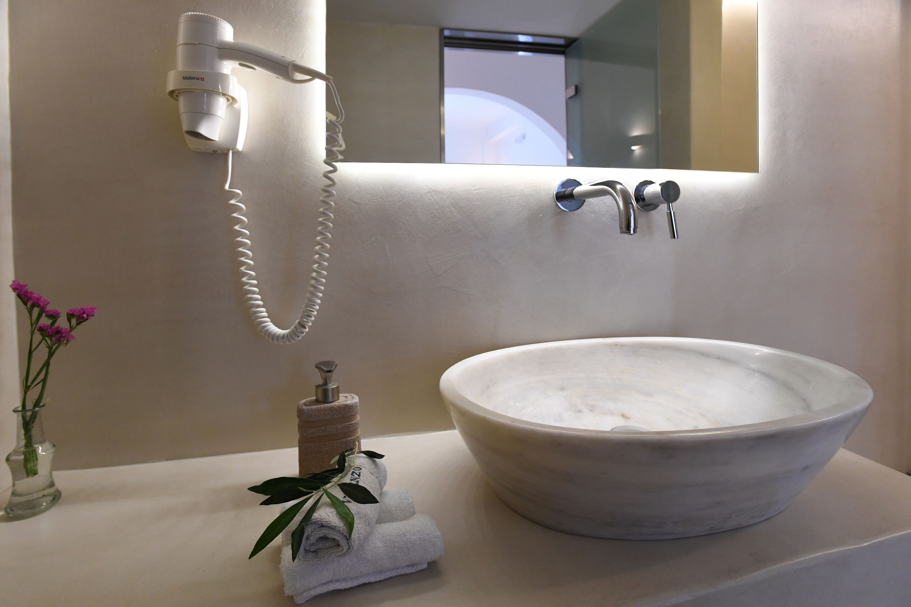 standard triple room | bathroom sink