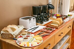 Buffet - Gumtree Guest House (Oudtshoorn)