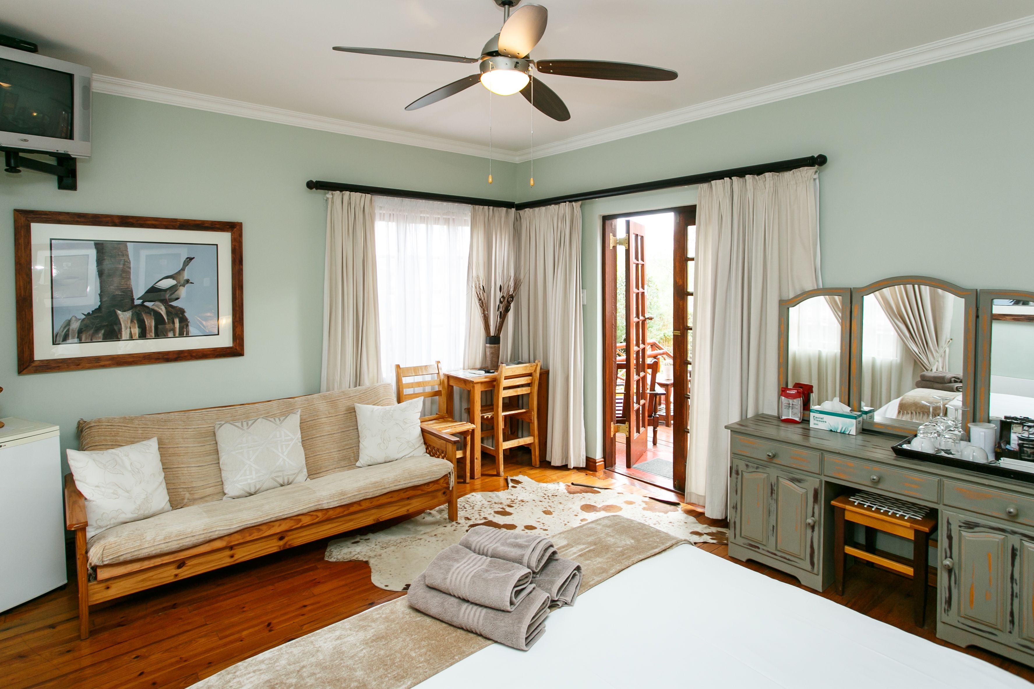 Dobbelt- eller tomannsrom – superior | Minibar, safe på rommet, skrivebord og wi-fi (inkludert)