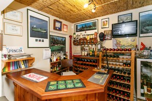 Bar (on property) - Gumtree Guest House (Oudtshoorn)