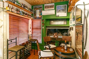 Bar (on property) - Gumtree Guest House (Oudtshoorn)