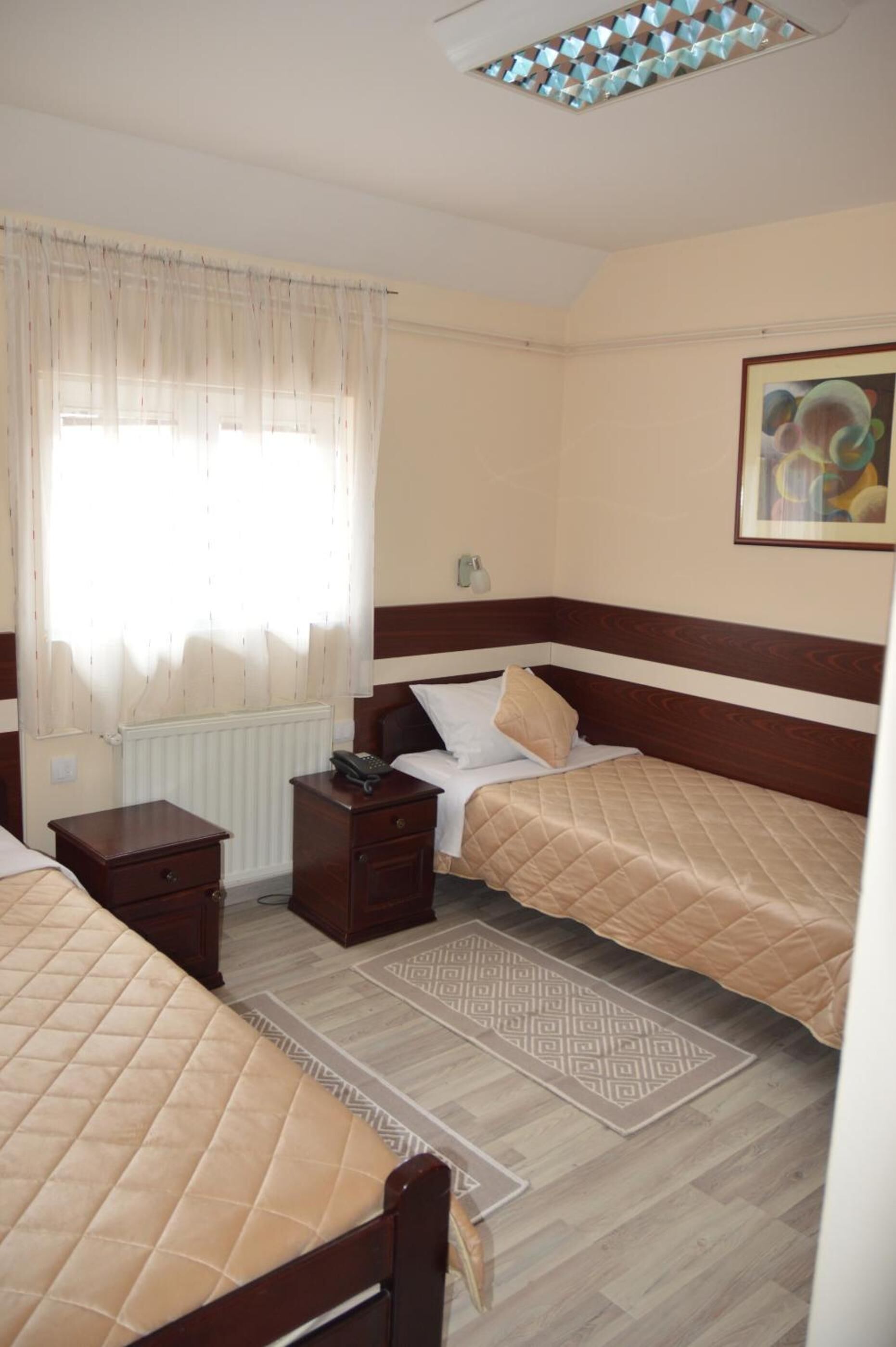standard twin room | desk, free wifi, bed sheets