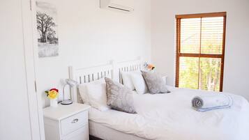 Klassieke tweepersoonskamer | 1 slaapkamer, luxe beddengoed, donzen dekbedden, een kluis op de kamer