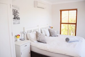 Classic Double Room | 1 bedroom, premium bedding, down duvets, in-room safe - Penelope's Stellenbosch (Stellenbosch)