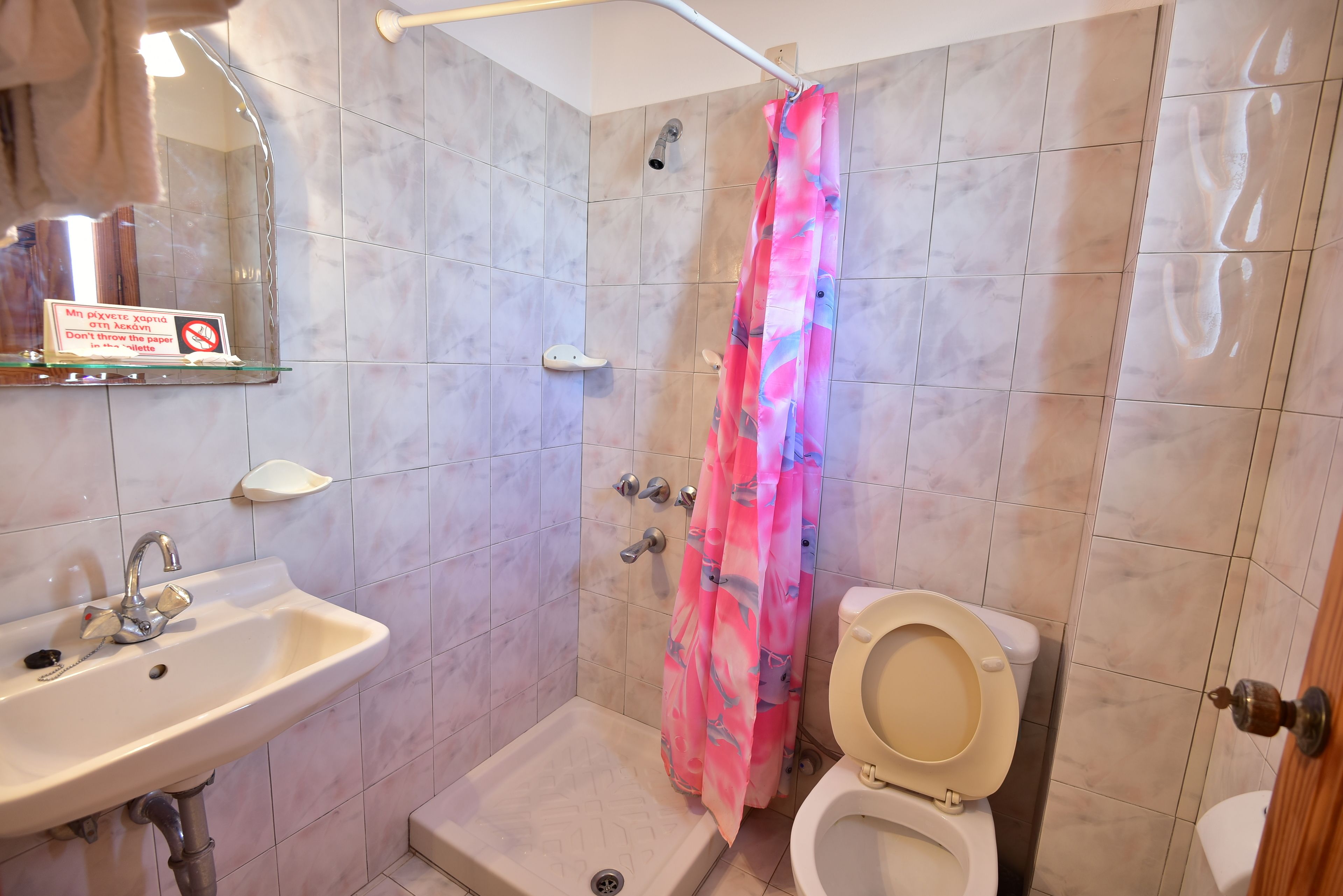 economy double or twin room | bathroom | combined shower/bathtub, towels