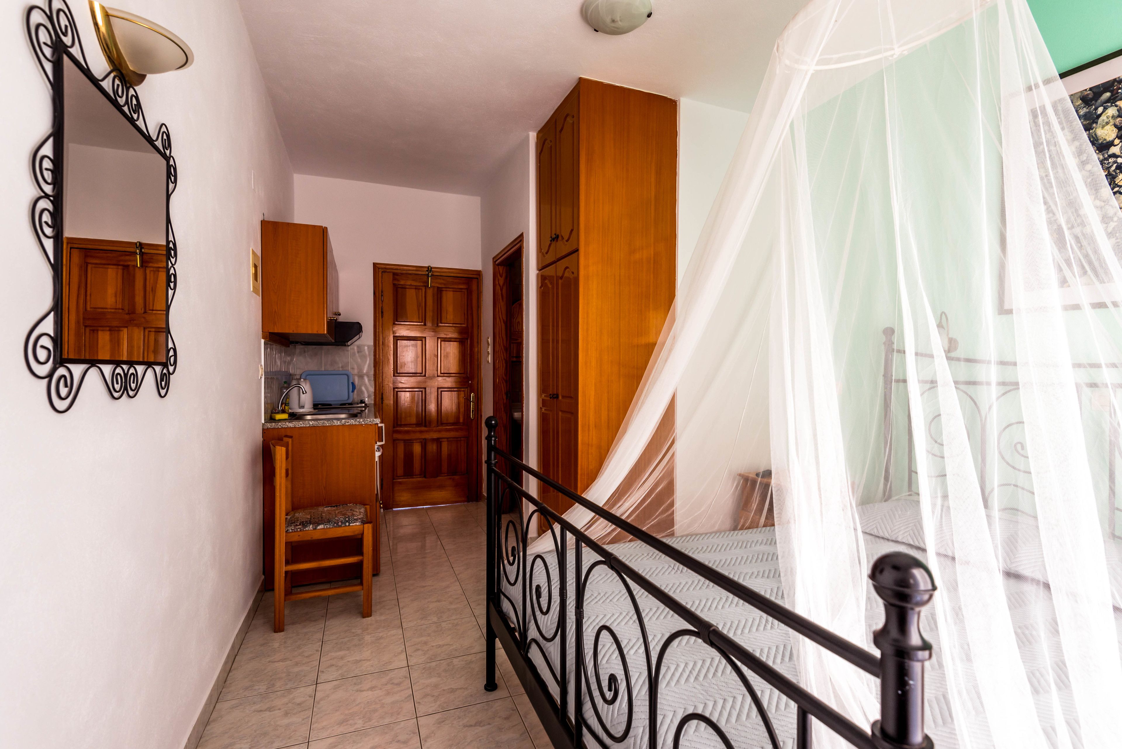 standard studio | private kitchen | fridge