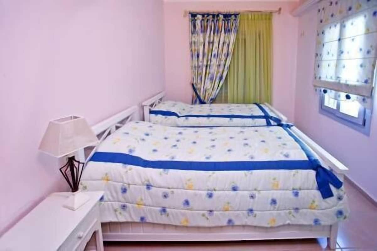 In-room safe, soundproofing, iron/ironing board, free WiFi