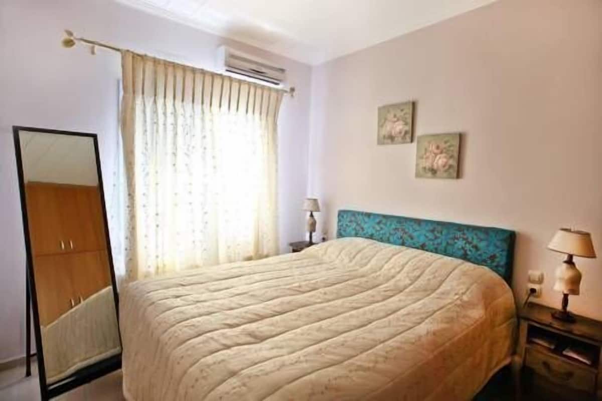 In-room safe, soundproofing, iron/ironing board, free WiFi
