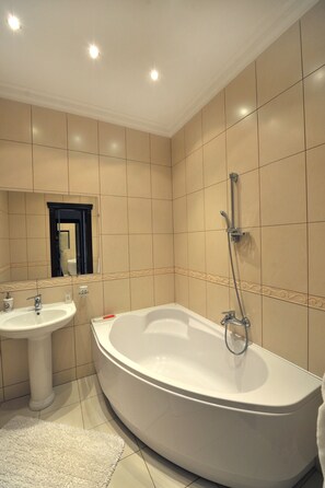 Suite Junior, balcon | Baignoire profonde