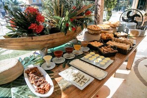 Tägliches inbegriffenes Frühstücksbuffet
