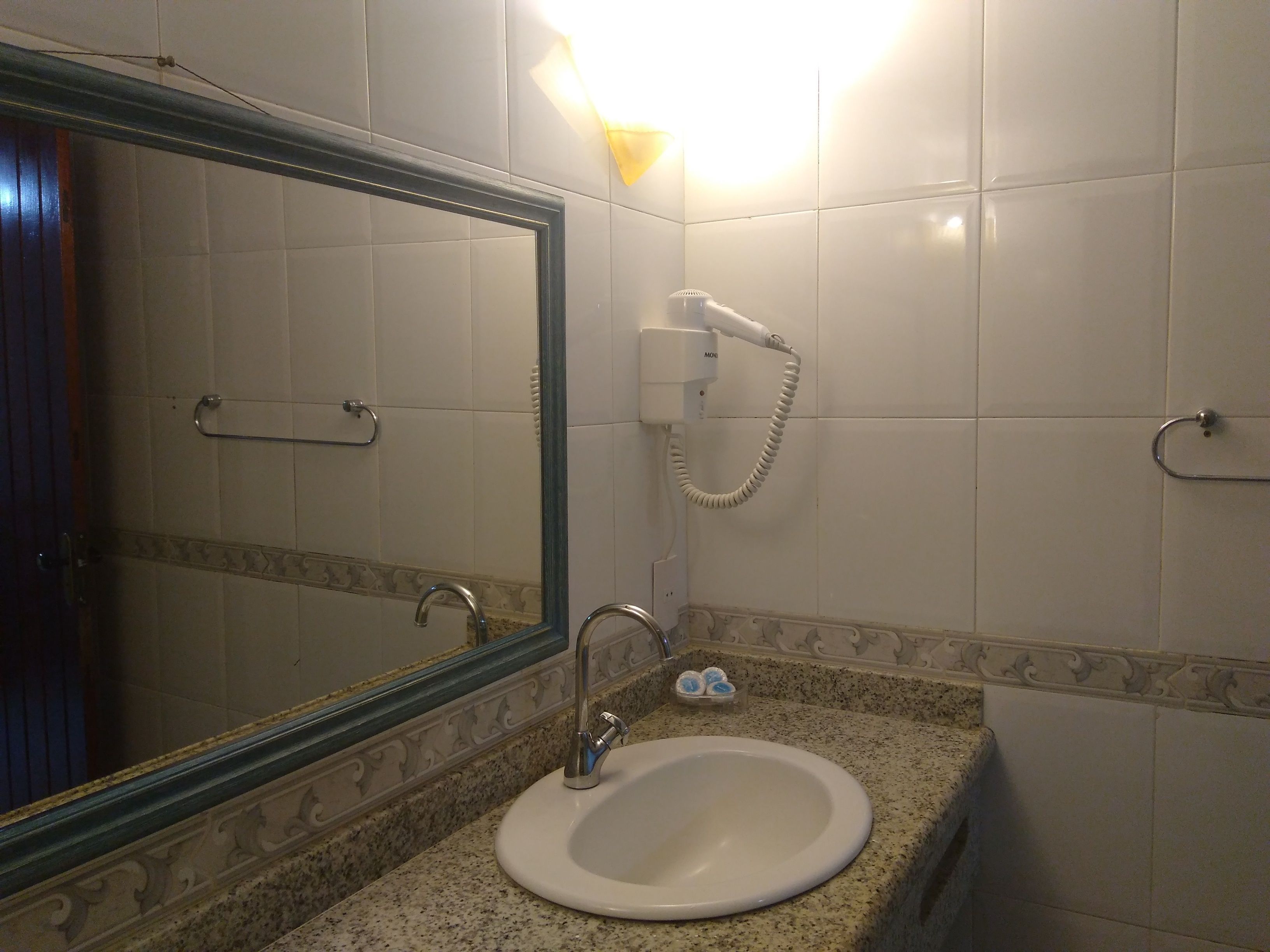 shower, rainfall showerhead, free toiletries, hair dryer