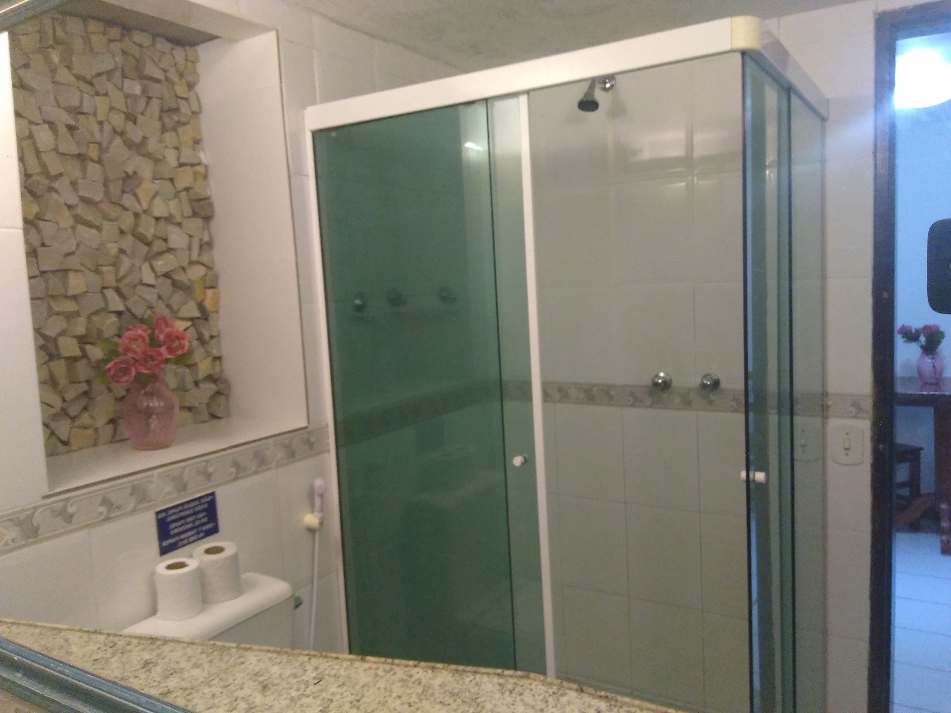standard quadruple room | bathroom | shower, rainfall showerhead, free toiletries, hair dryer