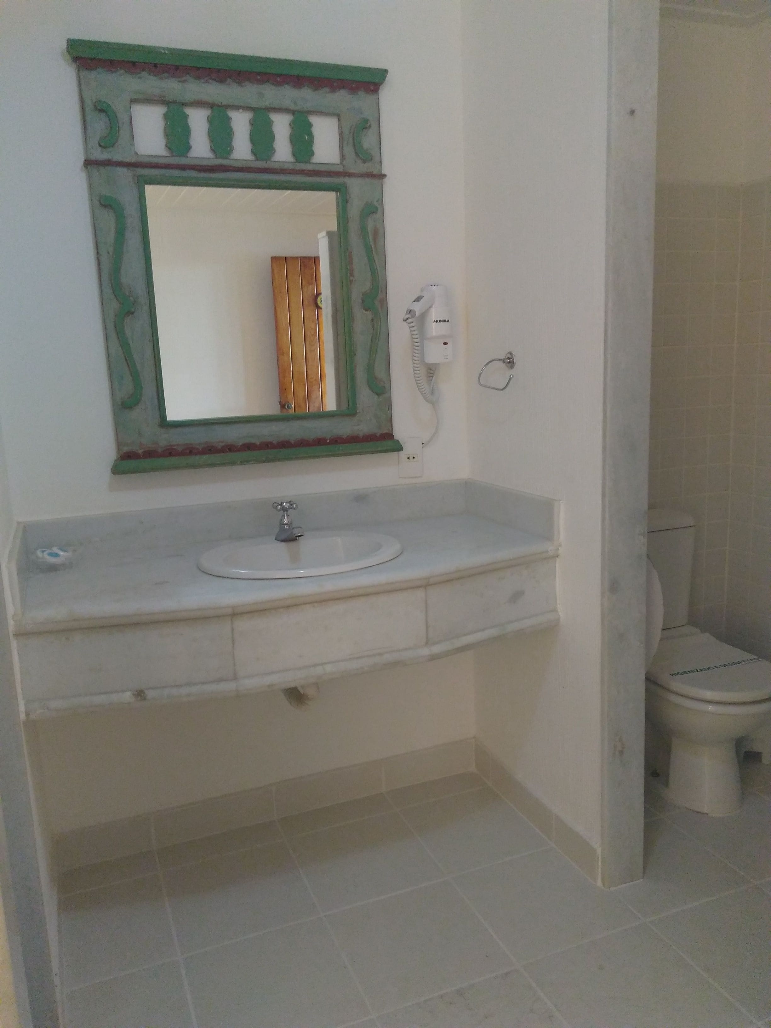 standard room | bathroom | shower, rainfall showerhead, free toiletries, hair dryer