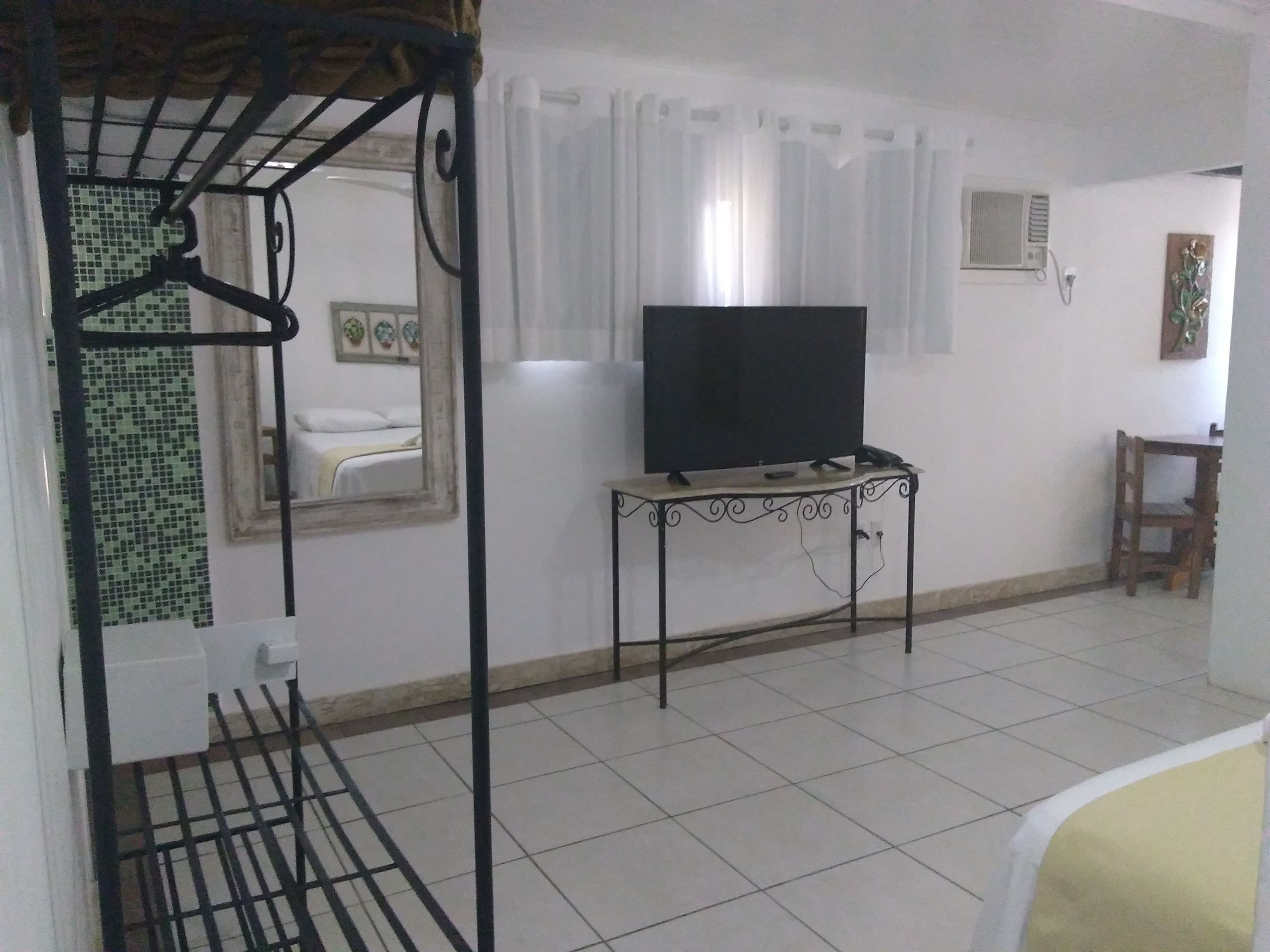 Minibaari, tallelokero huoneessa, ilmainen Wi-Fi, vuodevaatteet