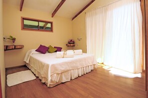 Minibar, tabla de planchar con plancha y camas plegables/adicionales