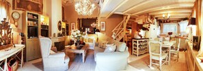 Superior Villa, Garden View | Living room