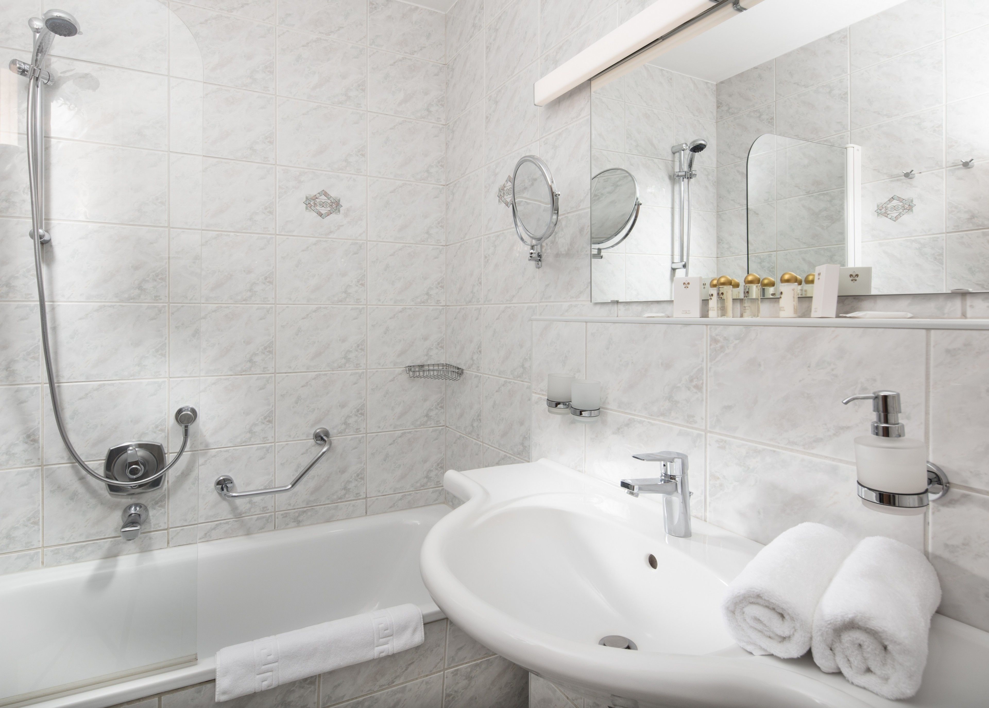 superior double room, balcony | bathroom | free toiletries, hair dryer, bathrobes, slippers