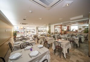 Food-Court