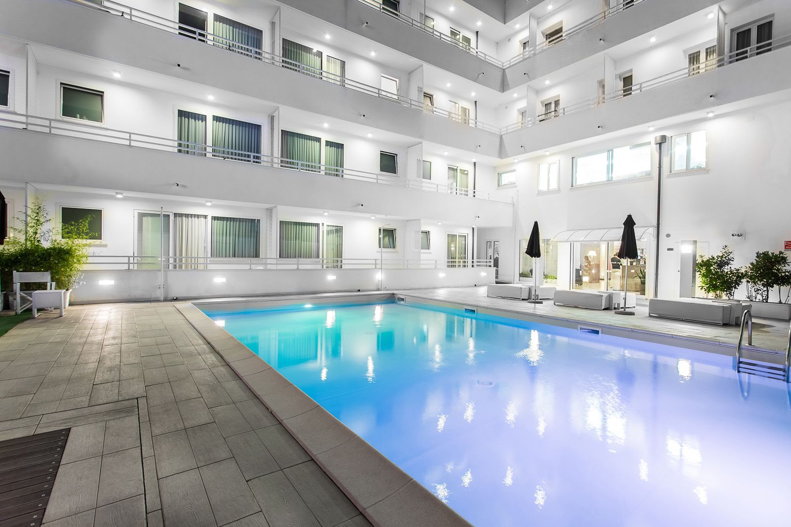 outdoor pool, pool loungers