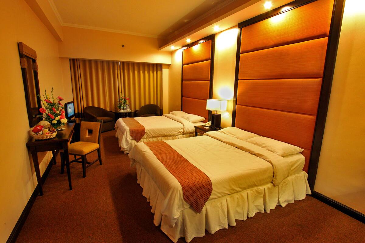 Executive Deluxe | Memory foam beds, minibar, in-room safe, desk