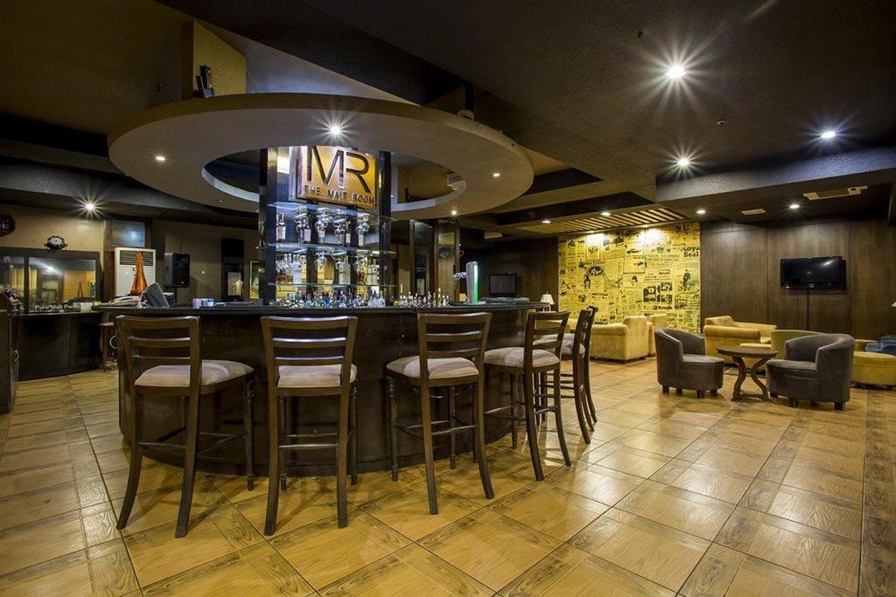 Bar (trong khuôn viên)