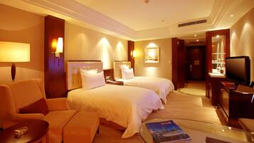 Deluxe Twin Room with Garden View | Minibar, in-room safe, desk, blackout drapes