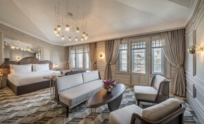 Romantic Penthouse Suite | Minibar, safe på rommet, strykejern/-brett og wi-fi (inkludert)