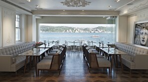 Breakfast, lunch, dinner served; international cuisine, sea views - The Stay Bosphorus (Istanbul)