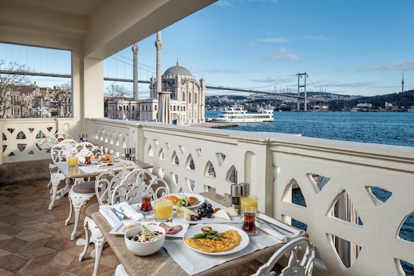 Outdoor banquet area - The Stay Bosphorus (Istanbul)