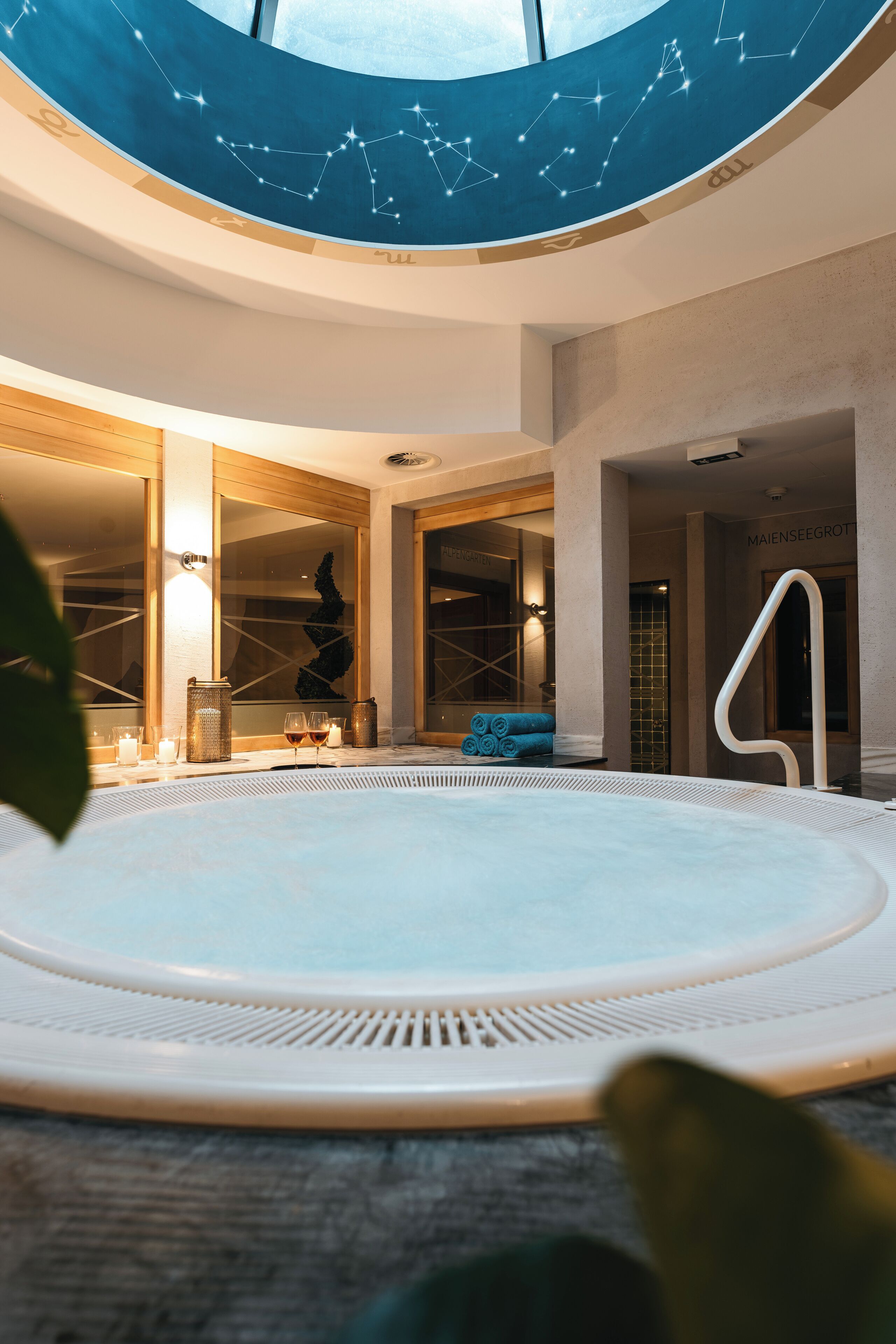Indoor spa tub