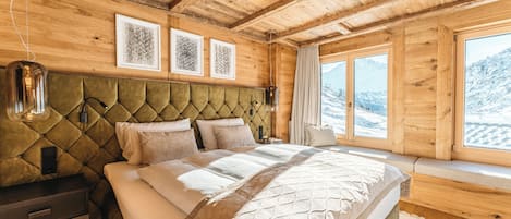 Panoramic Double Room, Mountain View | Hypo-allergenic bedding, minibar, in-room safe, desk
