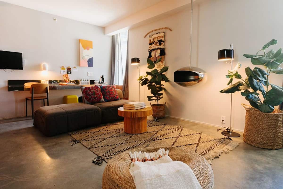 Loft | 1 ห้องนอน, ตู้นิรภัยในห้องพัก, โต๊ะทำงาน, ผ้าม่านกันแสง