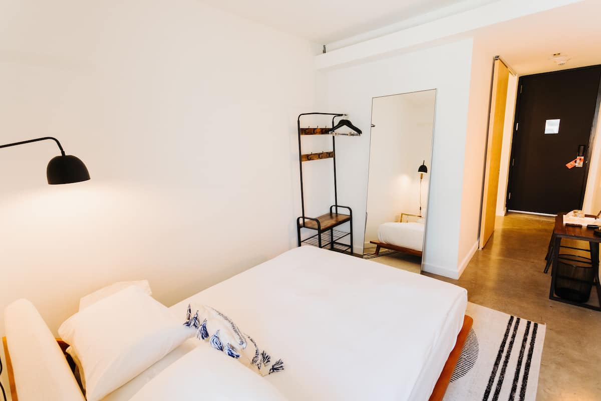 Standard Mini | 1 ห้องนอน, ตู้นิรภัยในห้องพัก, โต๊ะทำงาน, ผ้าม่านกันแสง