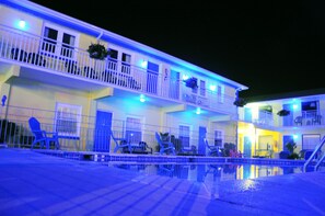 Seasonal outdoor pool - Nantucket Inn & Suites (Wildwood)