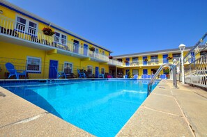 Seasonal outdoor pool - Nantucket Inn & Suites (Wildwood)