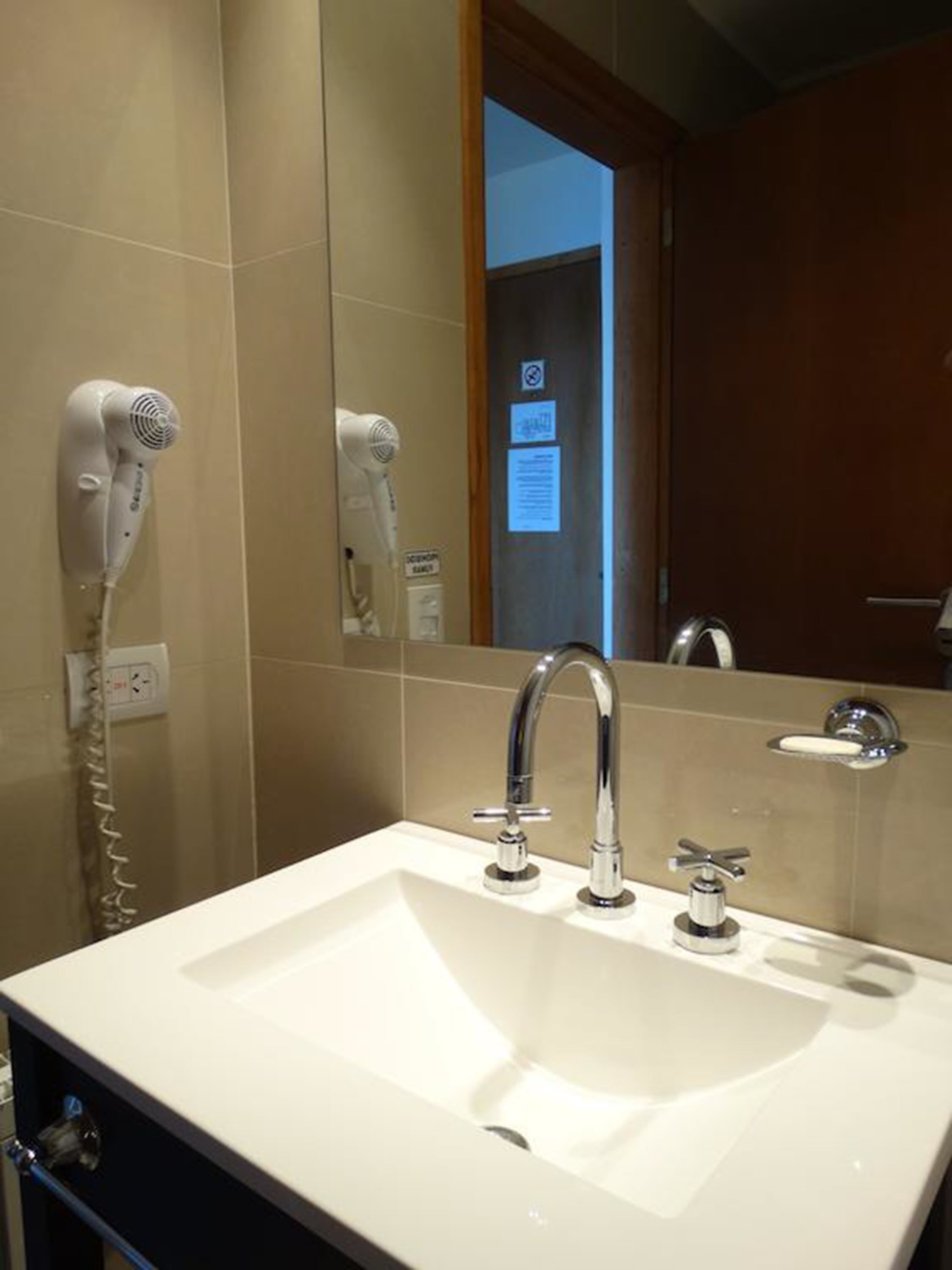 standard triple room, 1 bedroom | in-room safe, free cots/infant beds, bed sheets