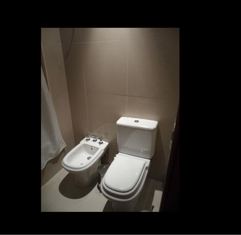 standard double room, 1 queen bed | bathroom | combined shower/bathtub, rainfall showerhead, free toiletries