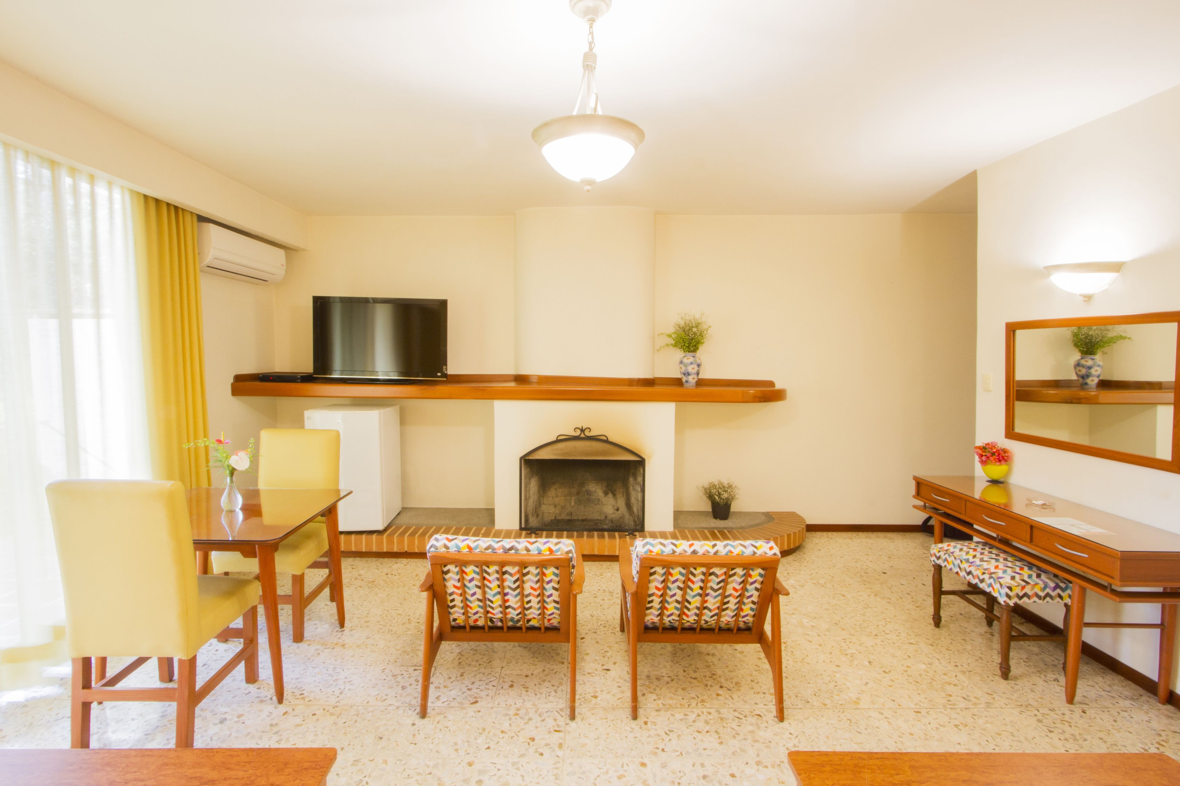 standard room | living room | 32-inch flat-screen tv with satellite channels, tv, pay films