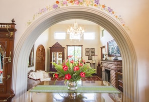 Lobby sitting area - Hotel Posada Loma (Fortin de las Flores)