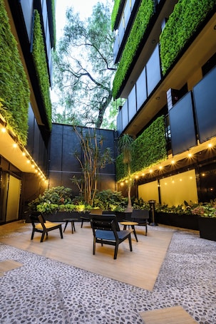 Terrasse/Patio. Las Suites Campos Eliseos