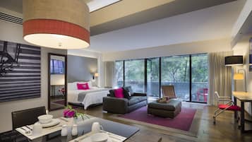 Master Suite, 1 King Bed | 1 間臥室、高級寢具、客房內保險箱、獨特裝潢