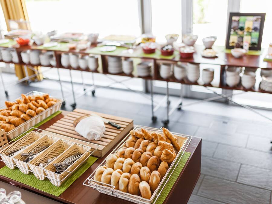 Kontinental frokost hver dag (EUR 14 per person)