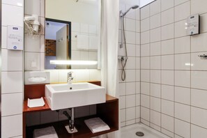 Chambre Standard, 2 lits une place | Salle de bain