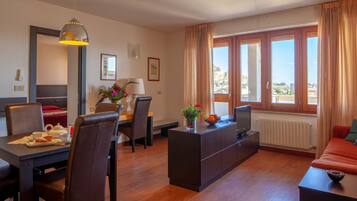 1 Schlafzimmer, hochwertige Bettwaren, Zimmersafe, Verdunkelungsvorhänge