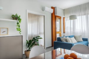 Apartamento luxo (size L) | Área de estar | TV LCD 32 polegadas com canais digitais, TV
