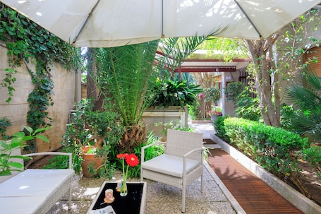 Garden. Marbela Apartments & Suites