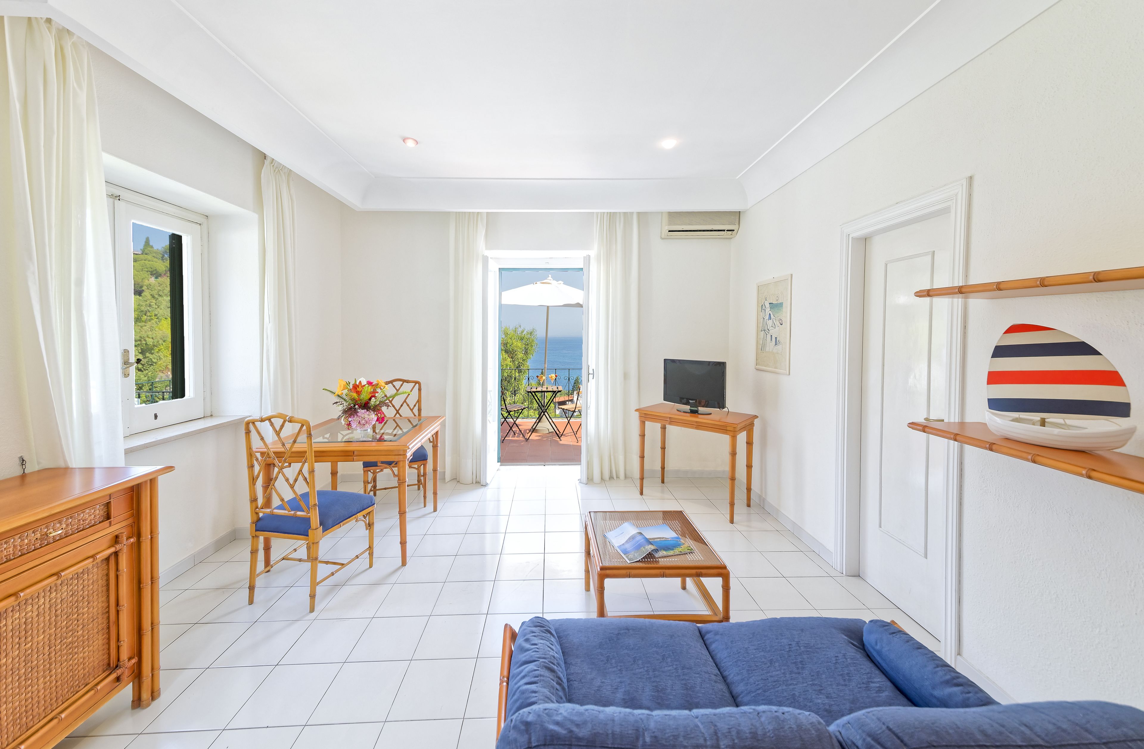 junior suite, terrace | 1 bedroom, minibar, in-room safe, individually decorated
