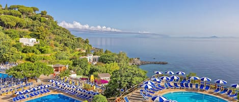 2 indoor pools, 8 outdoor pools, pool umbrellas, pool loungers