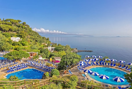 2 piscine coperte, 8 piscine all'aperto, ombrelloni da piscina, lettini. Hotel Oasi Castiglione